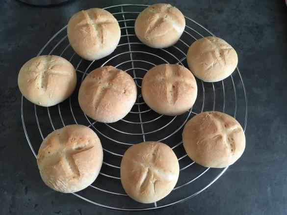 Knusprige Kaisersemmeln / Kaiserbrötchen (mit Trockenhefe)