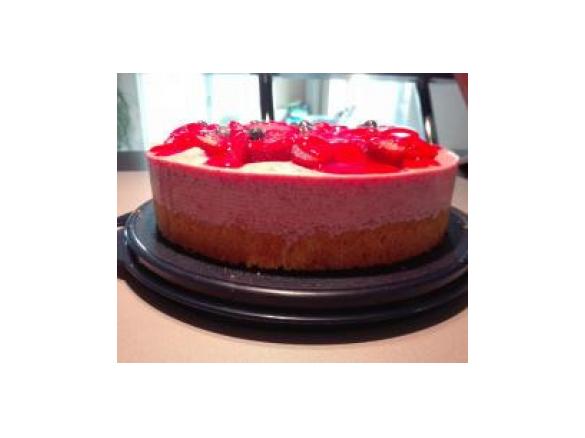 Erdbeersahnetorte mit Windbeutel