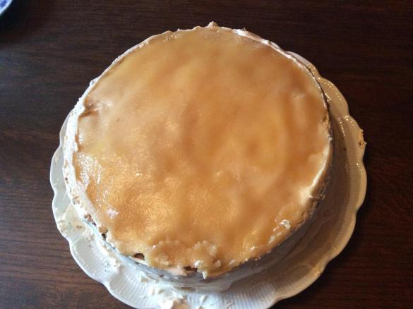 Marzipan-Mohn-Torte mit Zwetschgen oder Kirschen