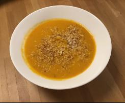 Kürbissuppe mit Kokosmilch und Tomaten