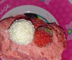 Erdbeer-Raffaelo Eis