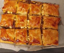 Blätterteig - Taschen mit Feta und Tomaten - Spinat - Pesto