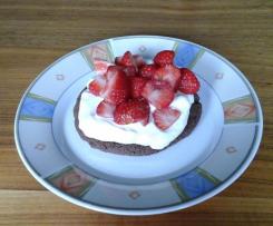 Schokotaler mit Erdbeeren und Vanillecreme