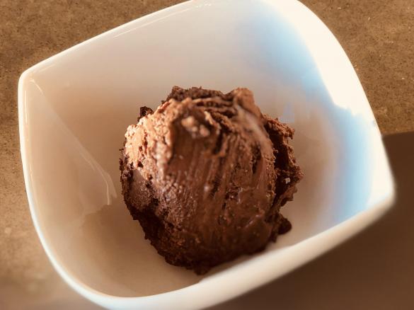 Variation Eis wie B&J mit Teigstückchen - ohne Ei