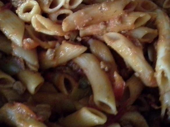 Variation von Arrabiata-Nudeltopf (low fat) mit Champignons und Veggie-Hack