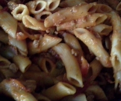 Variation von Arrabiata-Nudeltopf (low fat) mit Champignons und Veggie-Hack