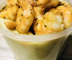 Keto Blumenkohl-Brokkoli Suppe mit Garnelen