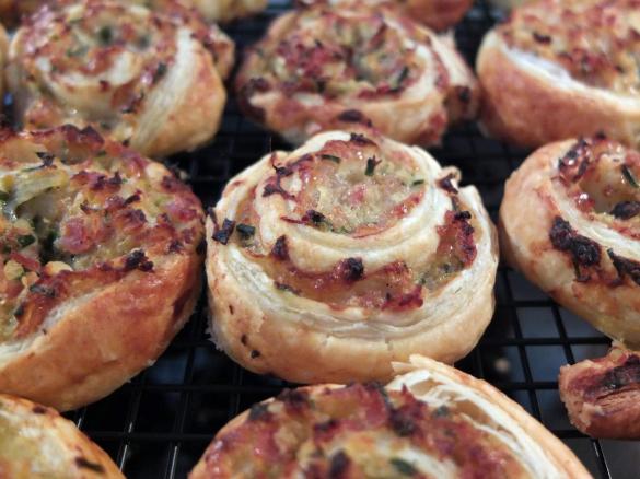 Zwiebel-Schinken-Schnecken