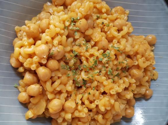 Pasta mit Kichererbsen-Sauce
