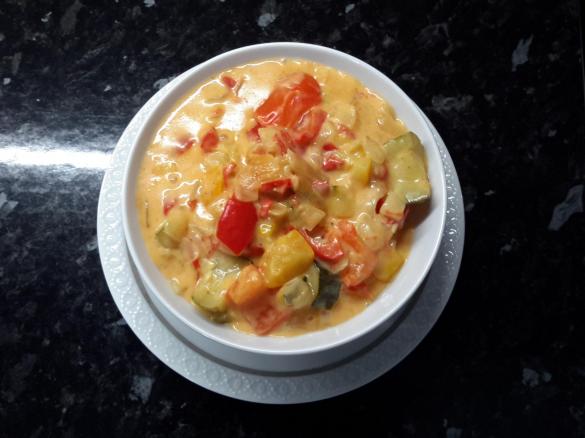 Gedünstetes Gemüse mit Soße