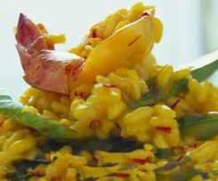 Safran-Risotto mit Scampi und Spargel