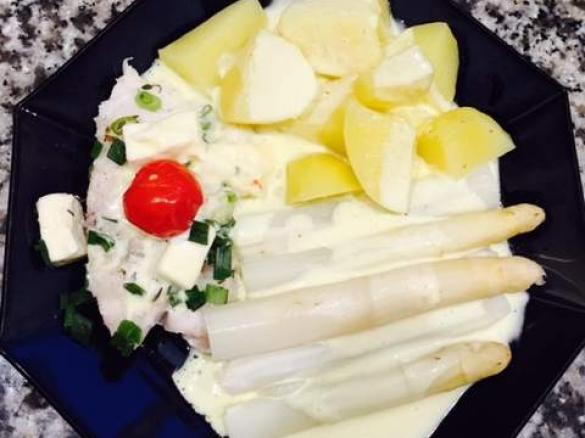 Dorschfilets mit Spargel und Kartoffeln