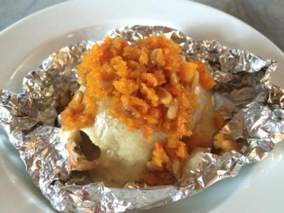 Überbackene Kartoffeln mit Kürbistatar