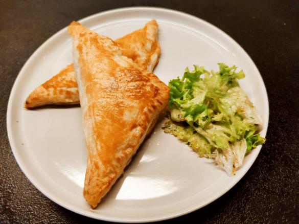 Blätterteigtasche vegetarisch gefüllt