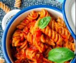 One Pot Nudeln mit Thunfisch und Tomatensauße