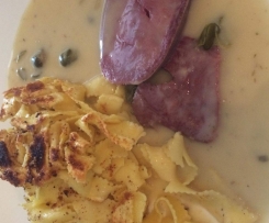 Rinderzunge an Kapernsoße mit Nudeln