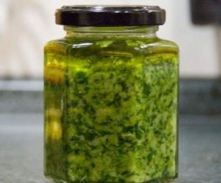 Mairübchenblätter Pesto