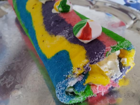 Bisquitrolle Regenbogen/ Einhorn/ Bunt