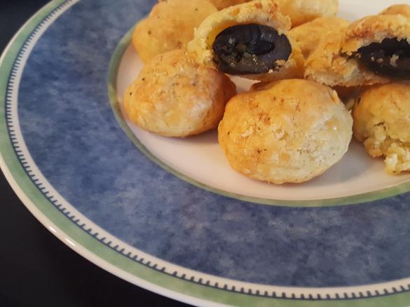 Oliven im Teigmantel