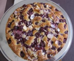 saftiger Kirschkuchen mit Mandelblättchen