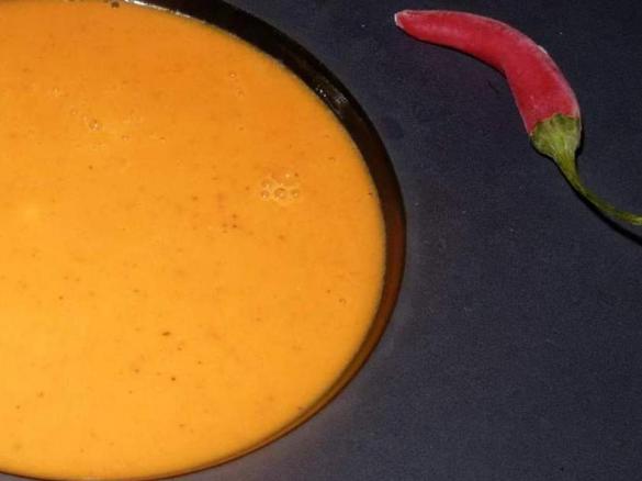 Paprika-Chili-Tomaten-Cremesuppe