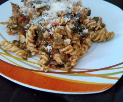 Tomatennudeln mit Spinat