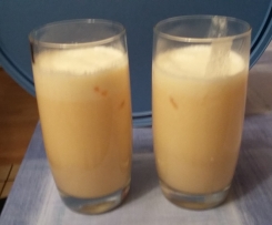 Cremiger Fruchtsektcocktail