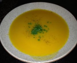 Passierte Karottensuppe mit Zimt
