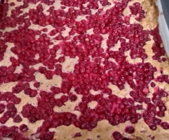 Variation von Variation von Johannisbeer-Muffins als Blechkuchen mit Quark