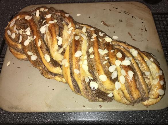 Saftiger Nusszopf / Nussstriezel