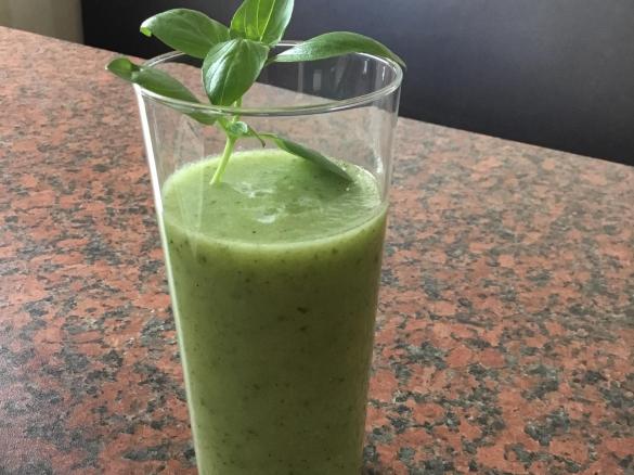 Smoothie mit Gurke und Spinat