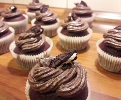 Chocolate Cupcakes mit Oreo-Topping