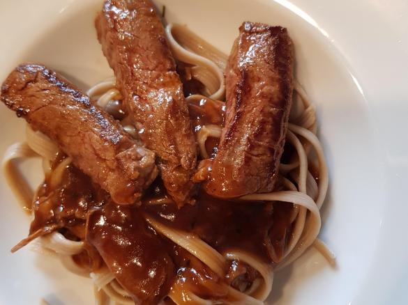 Gerrys marinierte Rinderfilet-Streifen im Pastabett mit feiner Sherry-Sauce