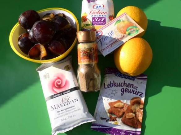 Pflaumen-Orangen-Marmelade mit Marzipan und Rum