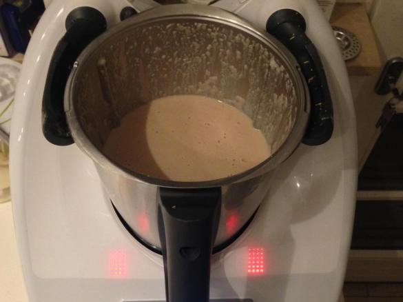 Süßkartoffel - Chilli - Suppe mit Zucchinispießen