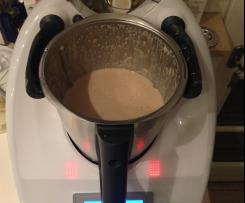 Süßkartoffel - Chilli - Suppe mit Zucchinispießen