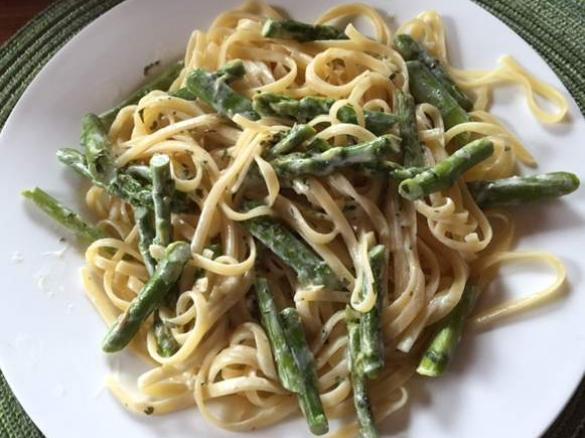 Linguine mit grünem Spargel