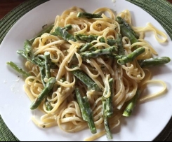 Linguine mit grünem Spargel