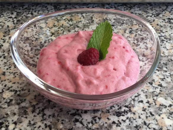 Griesbrei mit Himbeeren und Quark