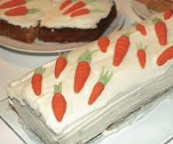 Möhrenkuchen mit Frischkäse-Guss