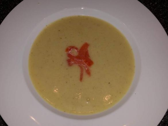 Kohlrabi-Kartoffel Suppe mit Lachs