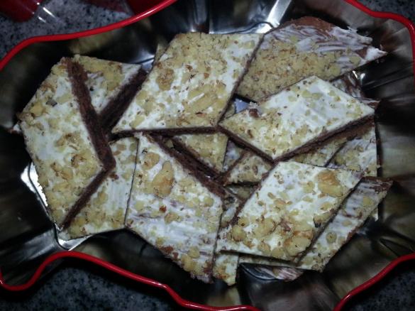 Kakao-Gewürzschnitten mit weißer Schokolade