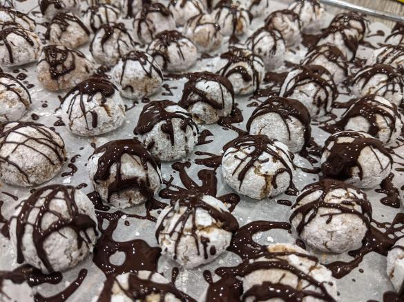 Haselnuss-Makronen-Kugeln