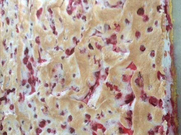 Johannisbeerkuchen mit Baiser