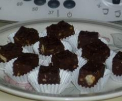 Schokoladen-Konfekt mit Trockenfrüchten und Nüssen nach Johann Lafer