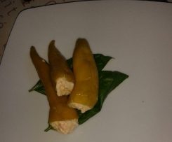 Gefüllte Pepperoni mit Schafskäsecreme