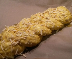 Hefezopf mit Rosinen