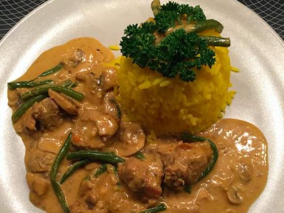 Schweinefilet in Champignon-Prinzessbohnen-Currysoße