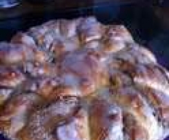 Variation von Hefeblume mit Nussfüllung