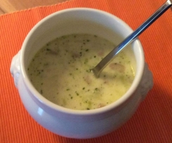 Geflügel-Lauch-Suppe mit Schmelzkäse